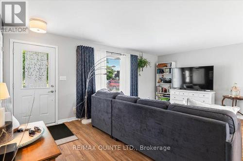 71 London Avenue, Prince Edward County (Picton), ON - Indoor Photo Showing Living Room