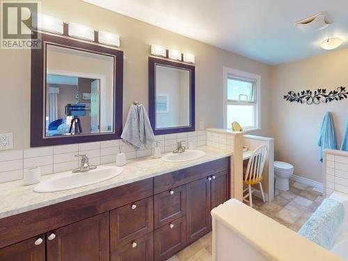 8226 Centennial Drive, Powell River, BC - Indoor Photo Showing Bathroom