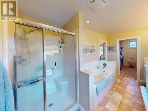 8226 Centennial Drive, Powell River, BC - Indoor Photo Showing Bathroom