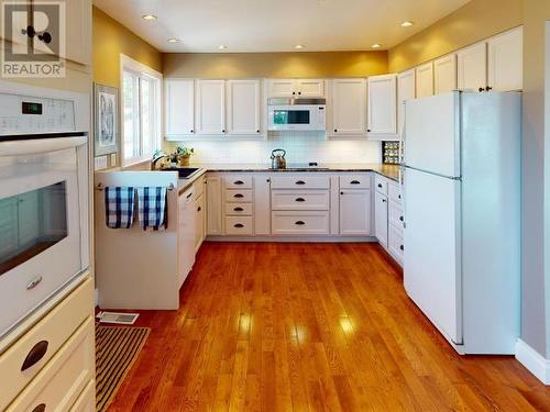 8226 Centennial Drive, Powell River, BC - Indoor Photo Showing Kitchen