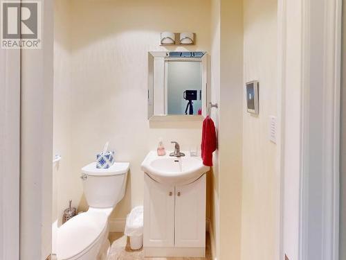 8226 Centennial Drive, Powell River, BC - Indoor Photo Showing Bathroom