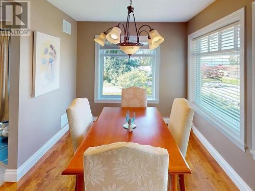 8226 Centennial Drive, Powell River, BC - Indoor Photo Showing Dining Room