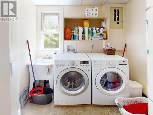 8226 Centennial Drive, Powell River, BC - Indoor Photo Showing Laundry Room