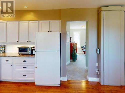 8226 Centennial Drive, Powell River, BC - Indoor Photo Showing Kitchen