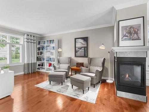 Salon - 6 Rue Des Seigneurs, Lévis (Les Chutes-De-La-Chaudière-Est), QC - Indoor Photo Showing Living Room With Fireplace