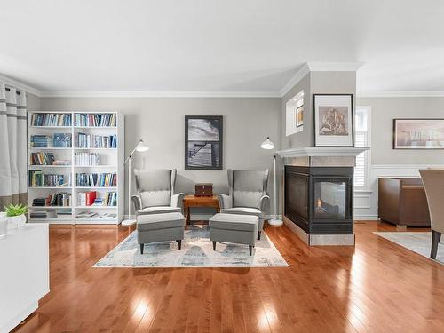 Salon - 6 Rue Des Seigneurs, Lévis (Les Chutes-De-La-Chaudière-Est), QC - Indoor Photo Showing Living Room With Fireplace