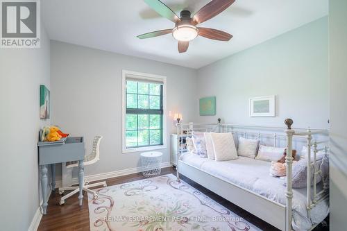 360 North Shore Boulevard E, Burlington, ON - Indoor Photo Showing Bedroom