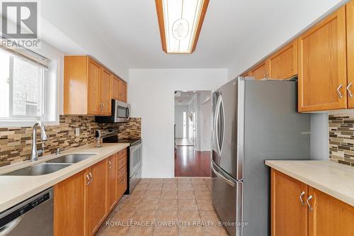 39 Culture Crescent, Brampton (Fletcher'S Creek Village), ON - Indoor Photo Showing Kitchen With Double Sink