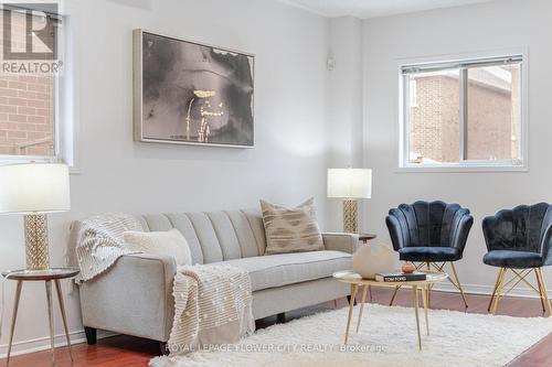 39 Culture Crescent, Brampton (Fletcher'S Creek Village), ON - Indoor Photo Showing Living Room