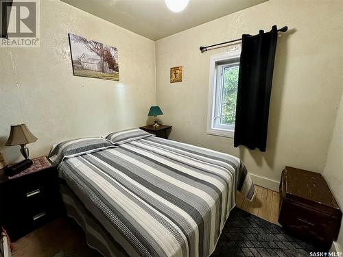 12 3Rd Street E, Hyas, SK - Indoor Photo Showing Bedroom