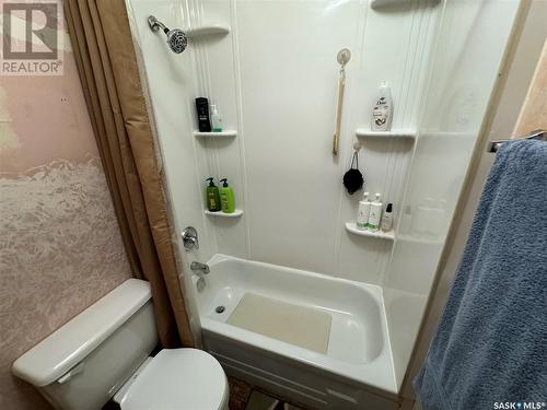 12 3Rd Street E, Hyas, SK - Indoor Photo Showing Bathroom