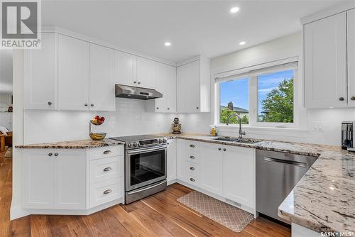 162 Dore Crescent, Saskatoon, SK - Indoor Photo Showing Kitchen With Upgraded Kitchen