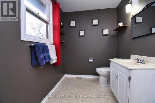 804 Nebo Road, Hamilton (Rymal), ON - Indoor Photo Showing Bathroom