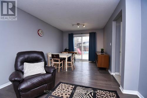 804 Nebo Road, Hamilton (Rymal), ON - Indoor Photo Showing Living Room