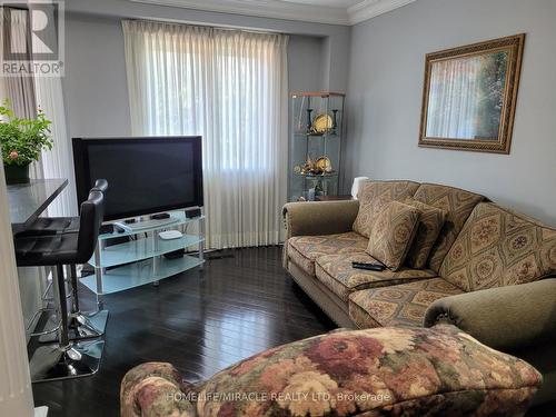 624 Dolly Bird Lane, Mississauga, ON - Indoor Photo Showing Living Room