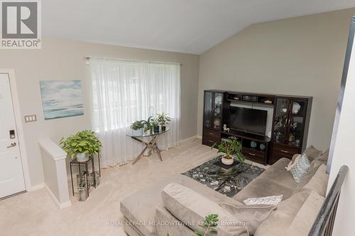 164 Prince Charles Drive, Halton Hills, ON - Indoor Photo Showing Living Room