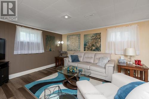 164 Prince Charles Drive, Halton Hills, ON - Indoor Photo Showing Living Room