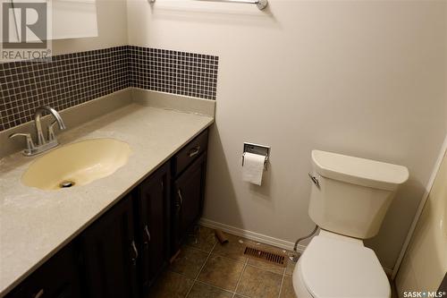 707 Leeville Drive, Assiniboia, SK - Indoor Photo Showing Bathroom