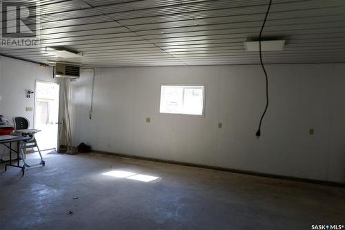 707 Leeville Drive, Assiniboia, SK - Indoor Photo Showing Garage