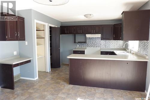707 Leeville Drive, Assiniboia, SK - Indoor Photo Showing Kitchen