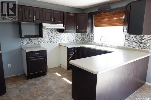 707 Leeville Drive, Assiniboia, SK - Indoor Photo Showing Kitchen