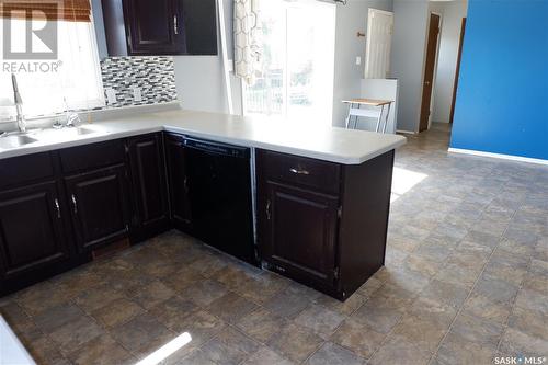 707 Leeville Drive, Assiniboia, SK - Indoor Photo Showing Kitchen