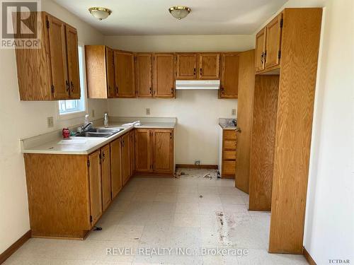 720 Edward Avenue, Black River-Matheson, ON - Indoor Photo Showing Kitchen With Double Sink