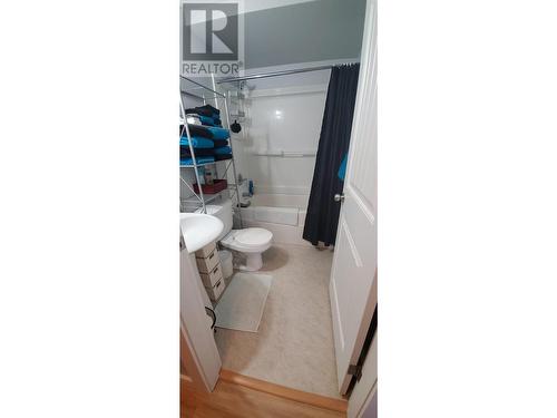 10205 17 Street Unit# 101, Dawson Creek, BC - Indoor Photo Showing Bathroom