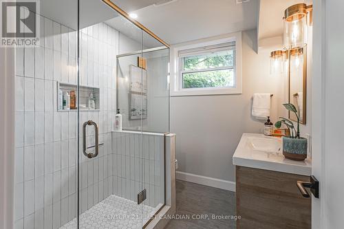 692 Tennent Court, London, ON - Indoor Photo Showing Bathroom