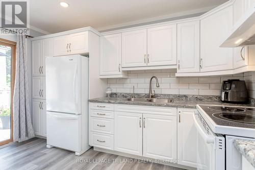 37 Brixham Road, London, ON - Indoor Photo Showing Kitchen With Double Sink