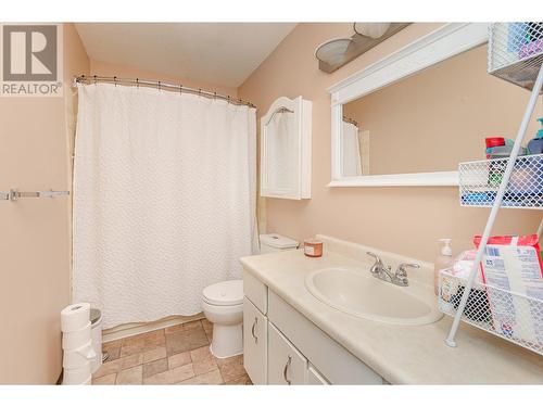 280 8 Street Se, Salmon Arm, BC - Indoor Photo Showing Bathroom