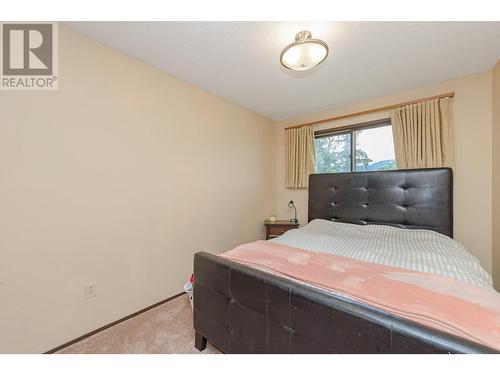 280 8 Street Se, Salmon Arm, BC - Indoor Photo Showing Bedroom