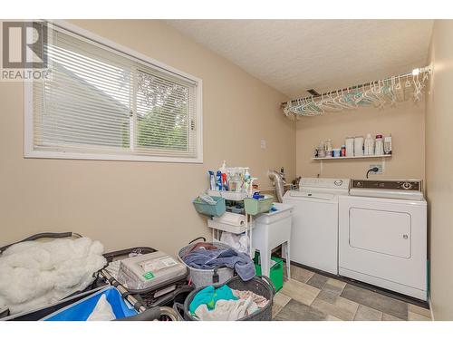 280 8 Street Se, Salmon Arm, BC - Indoor Photo Showing Laundry Room