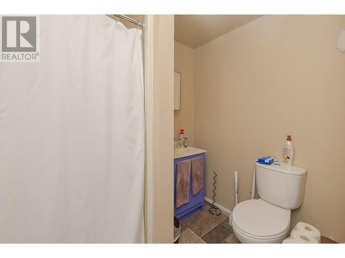 280 8 Street Se, Salmon Arm, BC - Indoor Photo Showing Bathroom