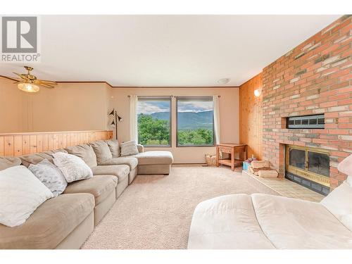 280 8 Street Se, Salmon Arm, BC - Indoor Photo Showing Living Room With Fireplace