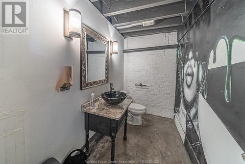 635 University Avenue East, Windsor, ON - Indoor Photo Showing Bathroom