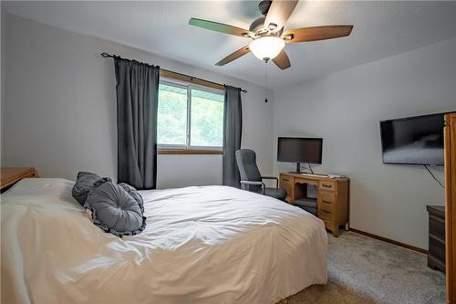 1524 Garrison Road, Fort Erie, ON - Indoor Photo Showing Bedroom