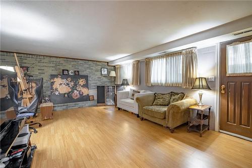 1524 Garrison Road, Fort Erie, ON - Indoor Photo Showing Living Room