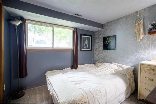 1524 Garrison Road, Fort Erie, ON - Indoor Photo Showing Bedroom