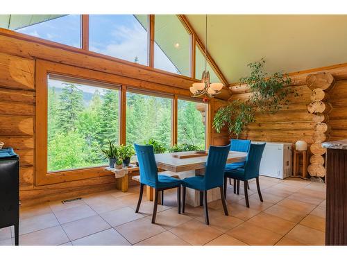 4621 Carlson East Road, Nelson, BC - Indoor Photo Showing Dining Room