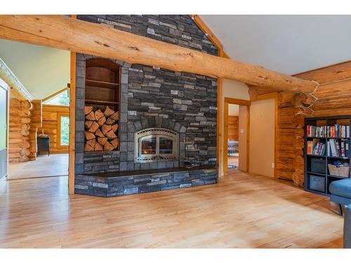 4621 Carlson East Road, Nelson, BC - Indoor With Fireplace