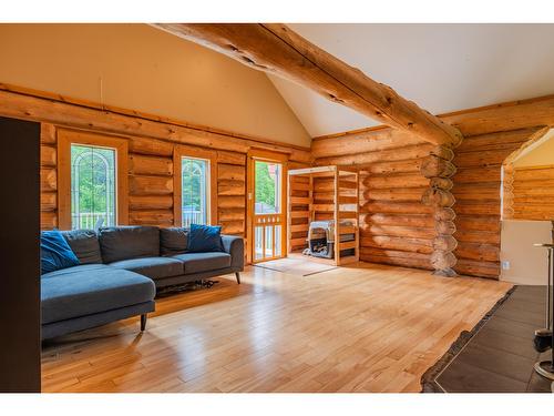 4621 Carlson East Road, Nelson, BC - Indoor Photo Showing Living Room