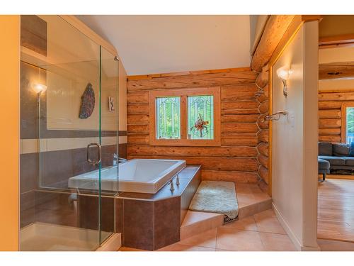 4621 Carlson East Road, Nelson, BC - Indoor Photo Showing Bathroom