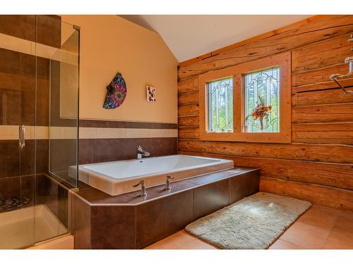 4621 Carlson East Road, Nelson, BC - Indoor Photo Showing Bathroom