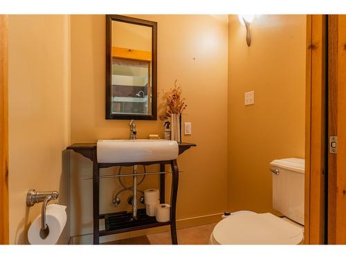 4621 Carlson East Road, Nelson, BC - Indoor Photo Showing Bathroom