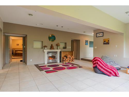 4621 Carlson East Road, Nelson, BC - Indoor With Fireplace