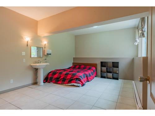 4621 Carlson East Road, Nelson, BC - Indoor Photo Showing Bedroom