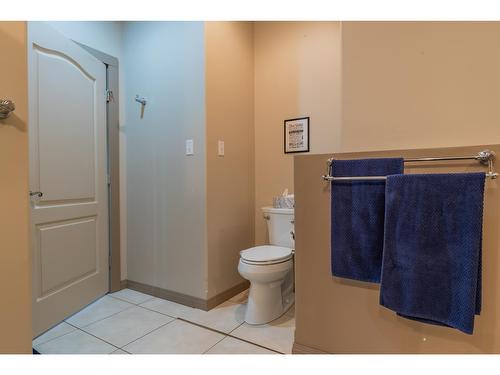 4621 Carlson East Road, Nelson, BC - Indoor Photo Showing Bathroom