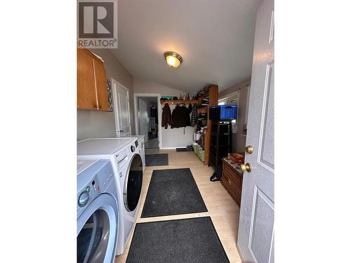 202 14Th  S Avenue, Cranbrook, BC - Indoor Photo Showing Laundry Room