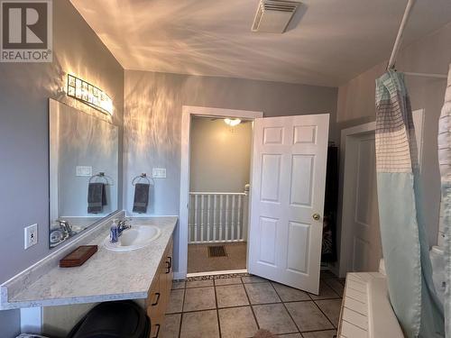 202 14Th  S Avenue, Cranbrook, BC - Indoor Photo Showing Bathroom